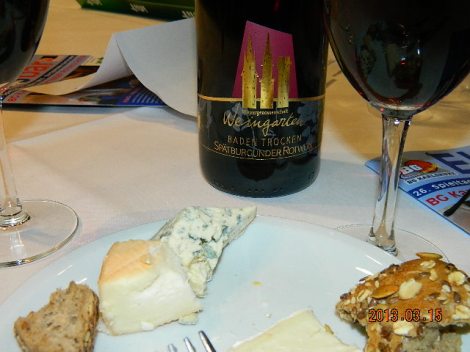 Pärast mängu maitses meie küla punavein ja juust hea